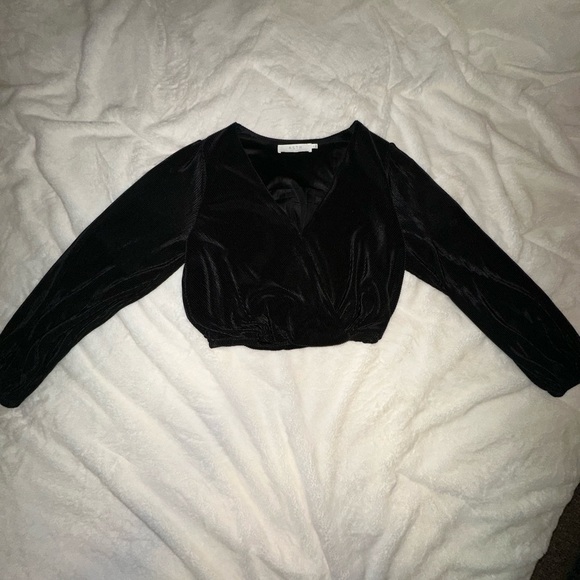 ASTR THE LABEL cropped black wrap long sleeve top - Picture 2 of 2